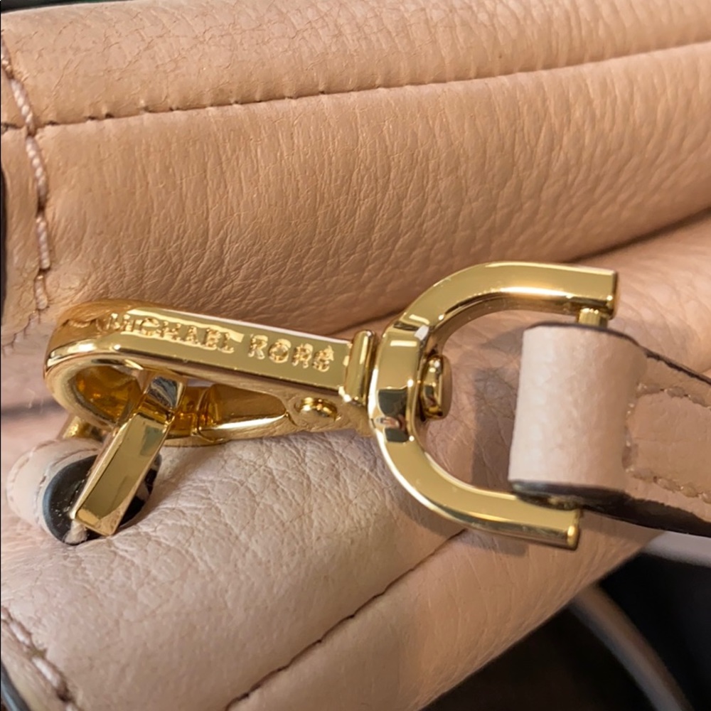 NWOT Michael Kors Soft Leather Crossbody Bag. - Picture 8 of 16